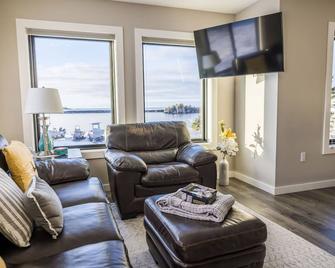 Stunning Oceanview Rental at 730 Alice Loop, Sitka - Sitka - Obývací pokoj