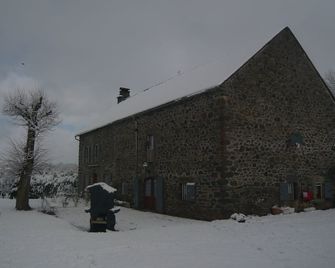 Gite Le Cantal In Auvergne - Neussargues-en-Pinatelle - Building