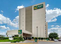 Quality Inn Monterrey La Fe - Guadalupe (Nuevo León) - Gebouw