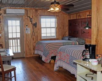 The Toolshed Hillside Cabin With a View on a 50 Acre Farm, The Toolshed Hillside Cabin With a View o - Sparta - Bedroom