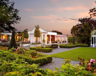 The Keadeen Hotel - Newbridge - Edificio