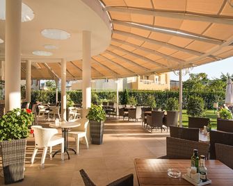 Hotel Miramar Sozopol - 索佐波爾 - 餐廳