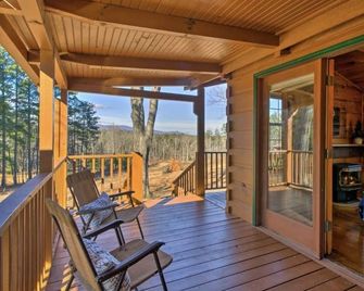 Rustic Refuge: Simple Comfort tucked into the Blue Ridge Foothills- Log Cabin - Landrum - Balcony