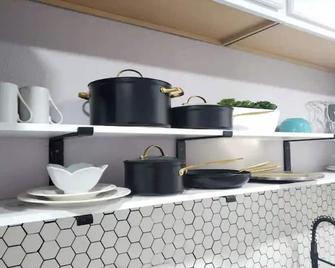 Golden Green - Midland - Kitchen