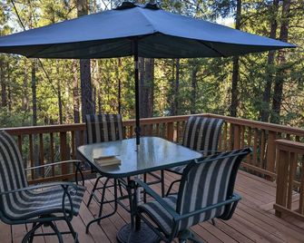 Kuan Yin Cottage at Healing Waters of Shasta - Weed - Balkon