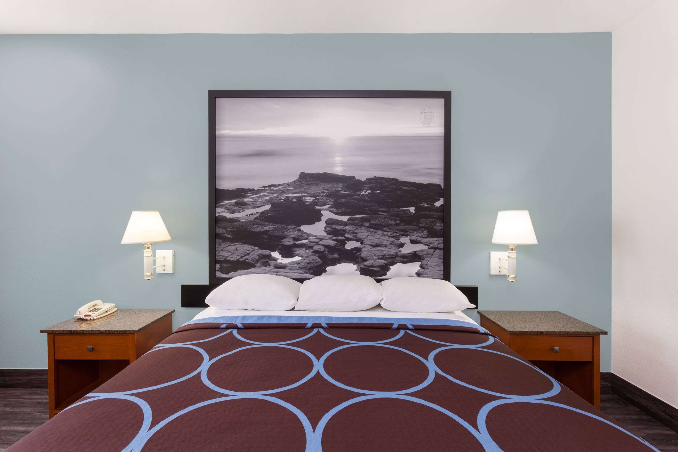 Super 8 by Wyndham El Cajon/San Diego - El Cajon - Bedroom