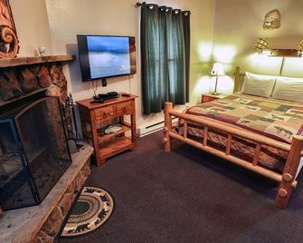 Lazy R Cottages: 7b 1 Bedroom Cottage - Estes Park - Bedroom