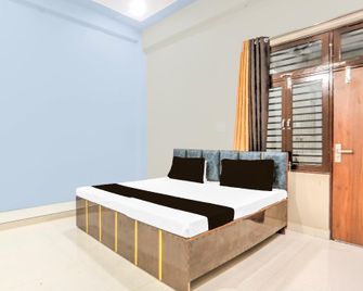 Spot On The Bay Club Hotel And Restaurant - Etāwah - Bedroom