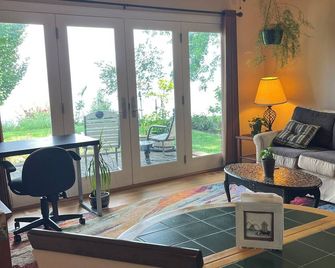 Serene Waterfront Apartment on Kent Island - Stevensville - Sala de estar
