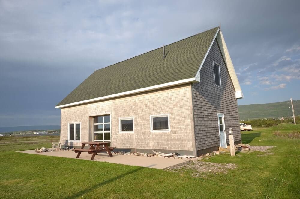 New Beachfront Post+beam Cottage, Amazing Sunsets and Just Off Cabot Trail - Cheticamp - Building