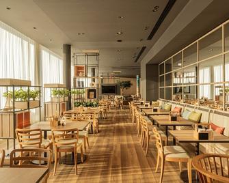 إنتر سيتي هوتل لوبيك - وبيك - مطعم