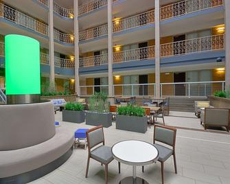 Embassy Suites by Hilton Denver Central Park - Denver - Lobby
