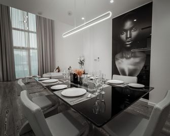 Kwarleyz Residence Hotel & Suites - Accra - Essbereich
