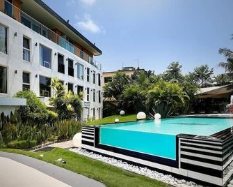 Red Mango Hotel and Apartments - Takoradi - Piscina