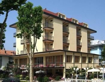 Hotel Devon - צ'זנאטיקו - בניין