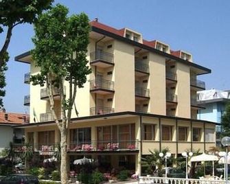 Hotel Devon - צ'זנאטיקו - בניין