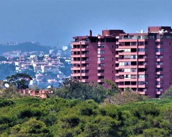 Charming Apartment With Sea View Near Lisbon - Costa da Caparica - Building