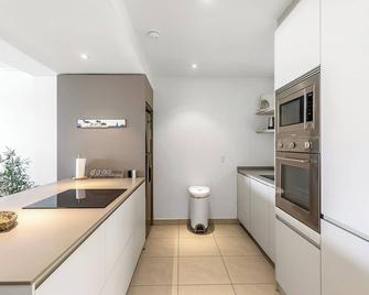 Maho Beach House - Elegant 1 Bedroom, Beach Level - Simpson Bay - Kitchen