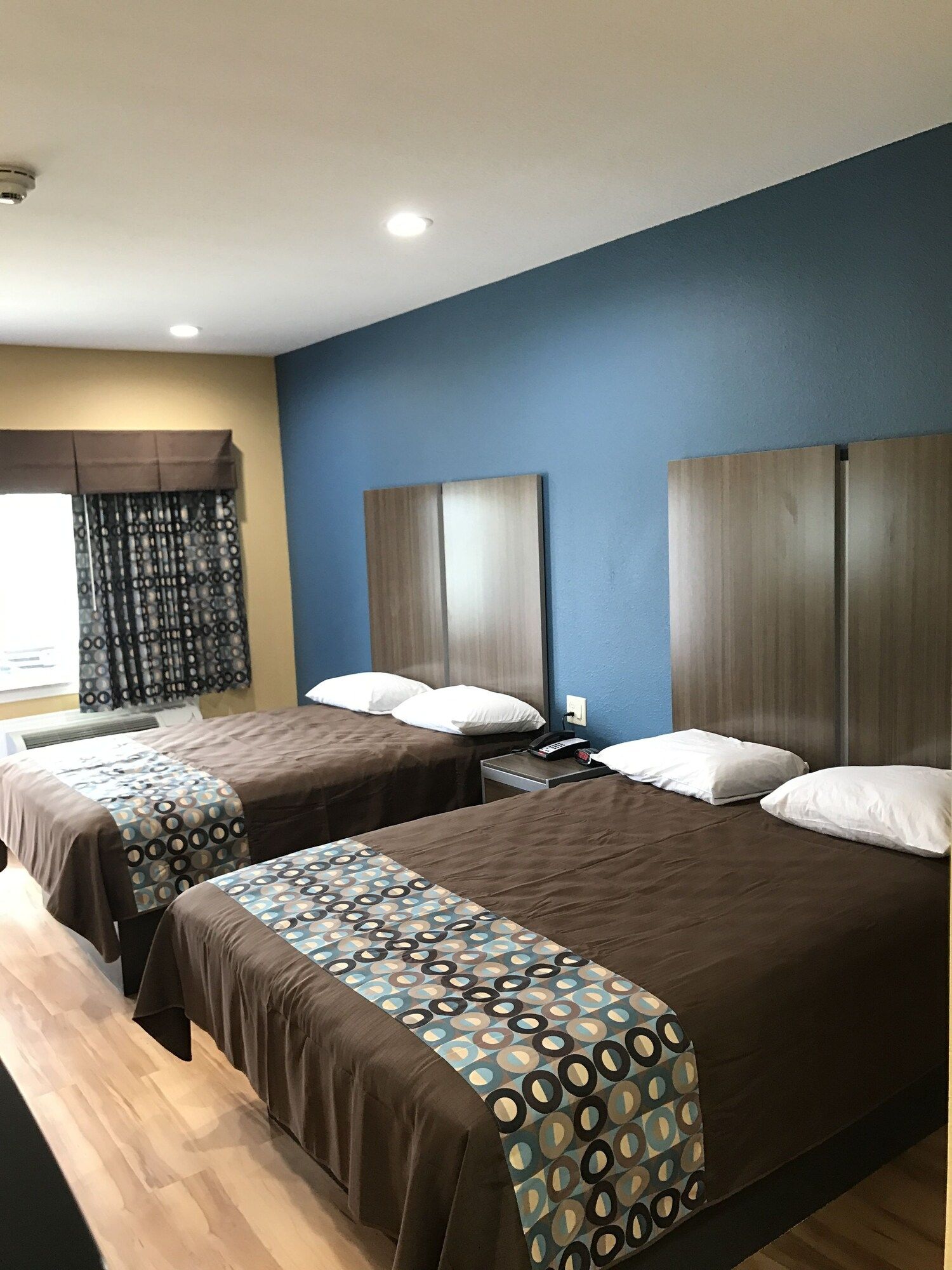Deluxe Inn & Suites - Baytown - בייטאון - חדר שינה
