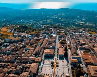 Residenza L'Antico Borgo Hotel - Filadelfia - Outdoors view