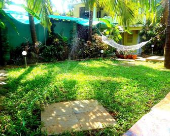 Poonam Village Resort - אנג'ונה - פטיו