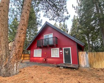 South Lake Tahoe Cabin ~ 7 Mi to Ski Resort! - South Lake Tahoe - Building