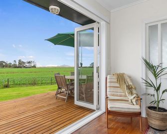 Serene Cove Escape - Waipu Holiday Home - Waipu - Pátio