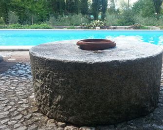 Pieve Sant'Angelo Guest house - Campello Sul Clitunno - Zwembad