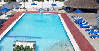 Matum Hotel & Casino - Santiago - Zwembad