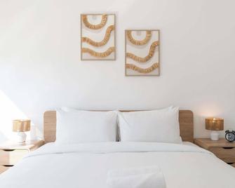 Elegant 1-Bedroom Apartment for 4 in Dubai Marina - Garhoud - Bedroom