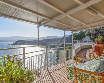 5 bedroom stunning home in Stalettì - Stalettì - Балкон