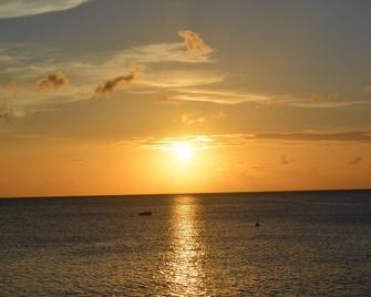 Middle Country 97-1 'la recette du bonheur' - Deshaies - Strand