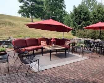 Historical Plum Creek Place - charming spring house Suite - near Reading PA - Bernville - Patio