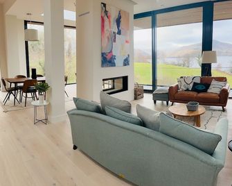 Luxury private lake access home,close to Killarney, great hiking trails and more - Killorglin - Wohnzimmer