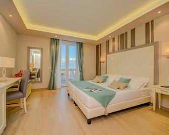 Hotel Villa Garuti - Padenghe sul Garda - Спальня