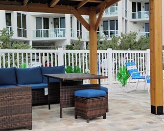 Voyager Beach Club - Treasure Island - Patio