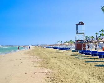 Pasithea Hostel - Larnaca
