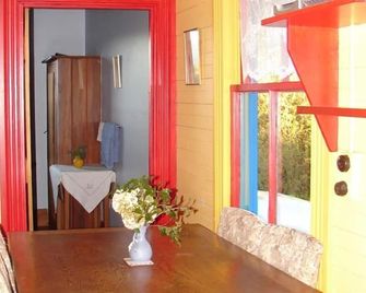 Quaint character cottage on working farmlet, Running Sheep & Beef. - Upper Moutere - Dining room