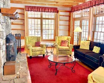 Fl Quintessential Lake House Close To Bretton Woods Santas Village And Forest Lake State Park - Whitefield - Вітальня
