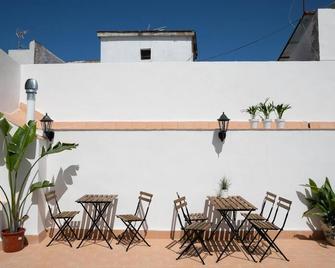 Planeta Cadiz Hostel - Cádiz - Patio