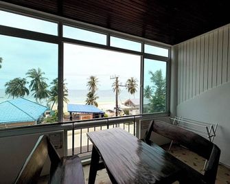 Talay Sai @ Thung Wua Laen - Chumphon - Balkon