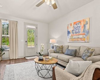 Charming 2-bedroom townhome in peaceful Watson 2 Bedroom 2.5 bath - Denham Springs - Huiskamer