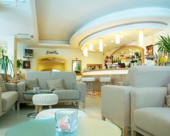 هوتل فاني - ميسانو ادرياتيكو - بار