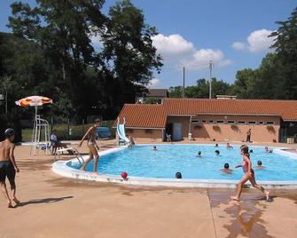 Comfortable House In Auvergne, Champeix - Saint-Floret - Pool