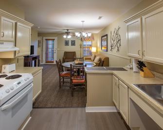 Holiday Inn Club Vacations Timber Creek Resort At De Soto By IHG - De Soto - Кухня
