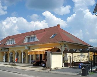 Joós Apartman - Sárvár - Building