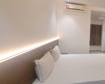 Shree Krishna Palace - Mangalore - Bedroom