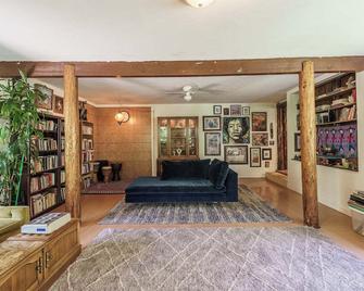 Unique Riverfront Cabin 1 hour north of PDX - Kalama - Sala de estar