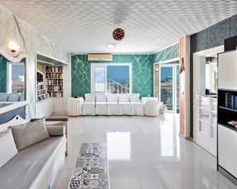 Private Apartment Sea View - Piskopiano - Living room