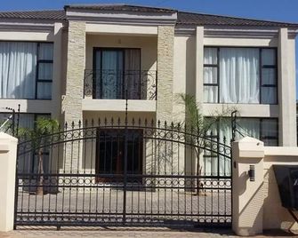 First Avenue Guest house - Gaborone - Building